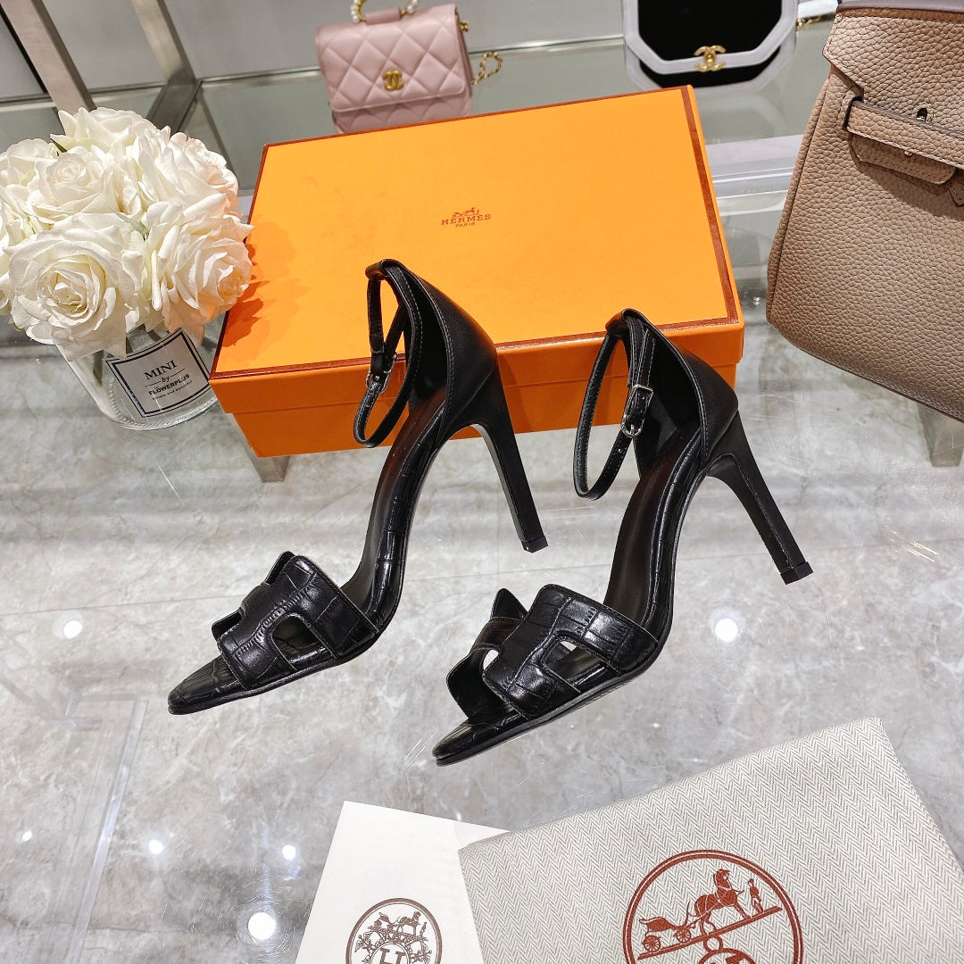 PREMIERE 90 SANDAL IN BLACK CALFSKIN