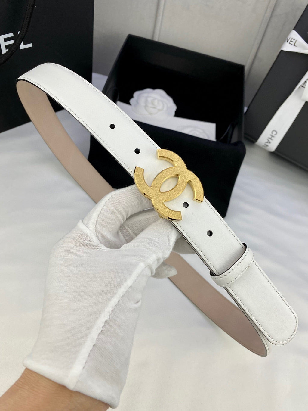 DOUBLE C BELT 30MM IN WHITE CALFSKIN METAL BUCKLE