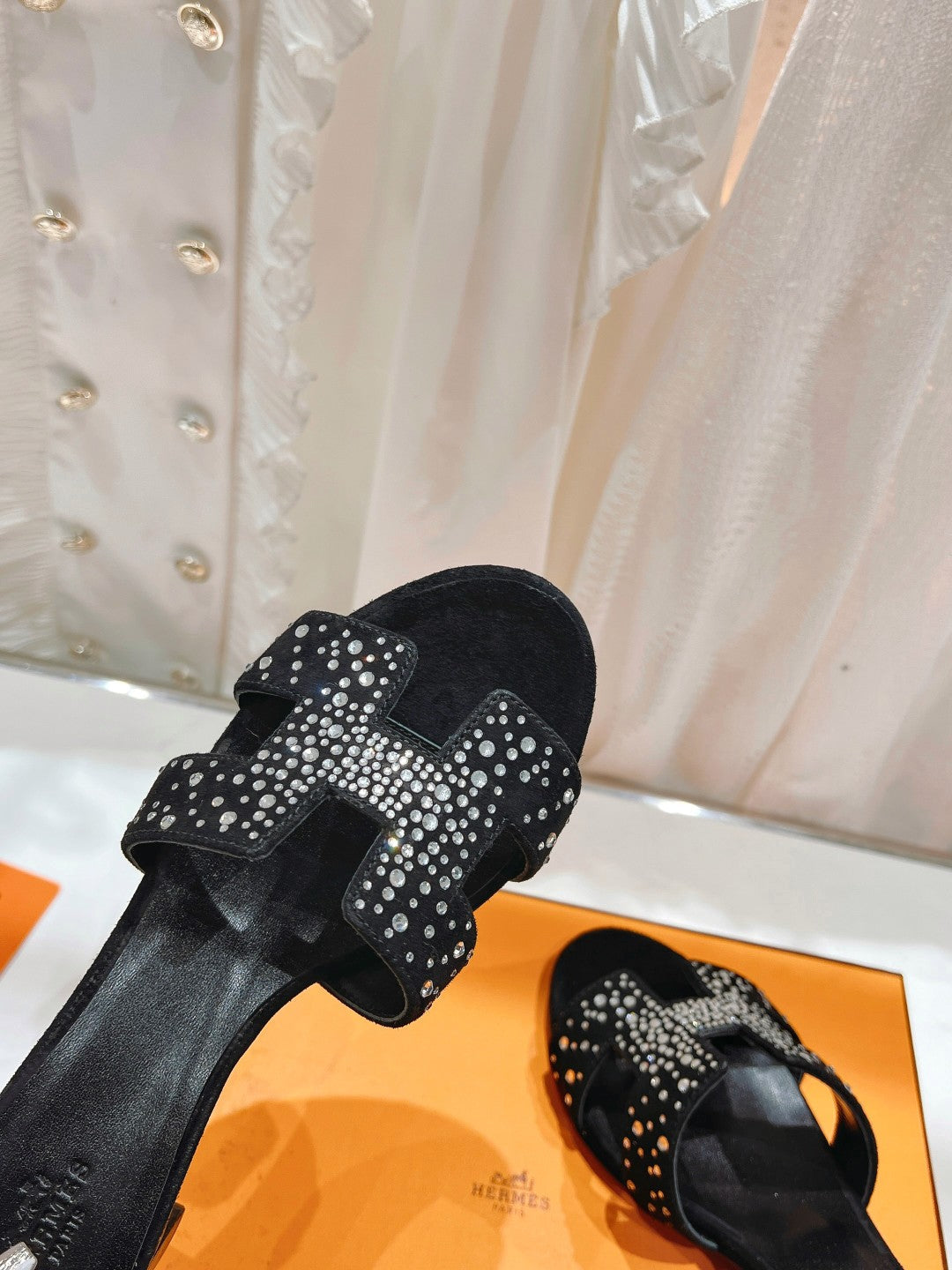 0ASIS SANDALS BLACK LAMBSKIN ATTACH CRYSTAL