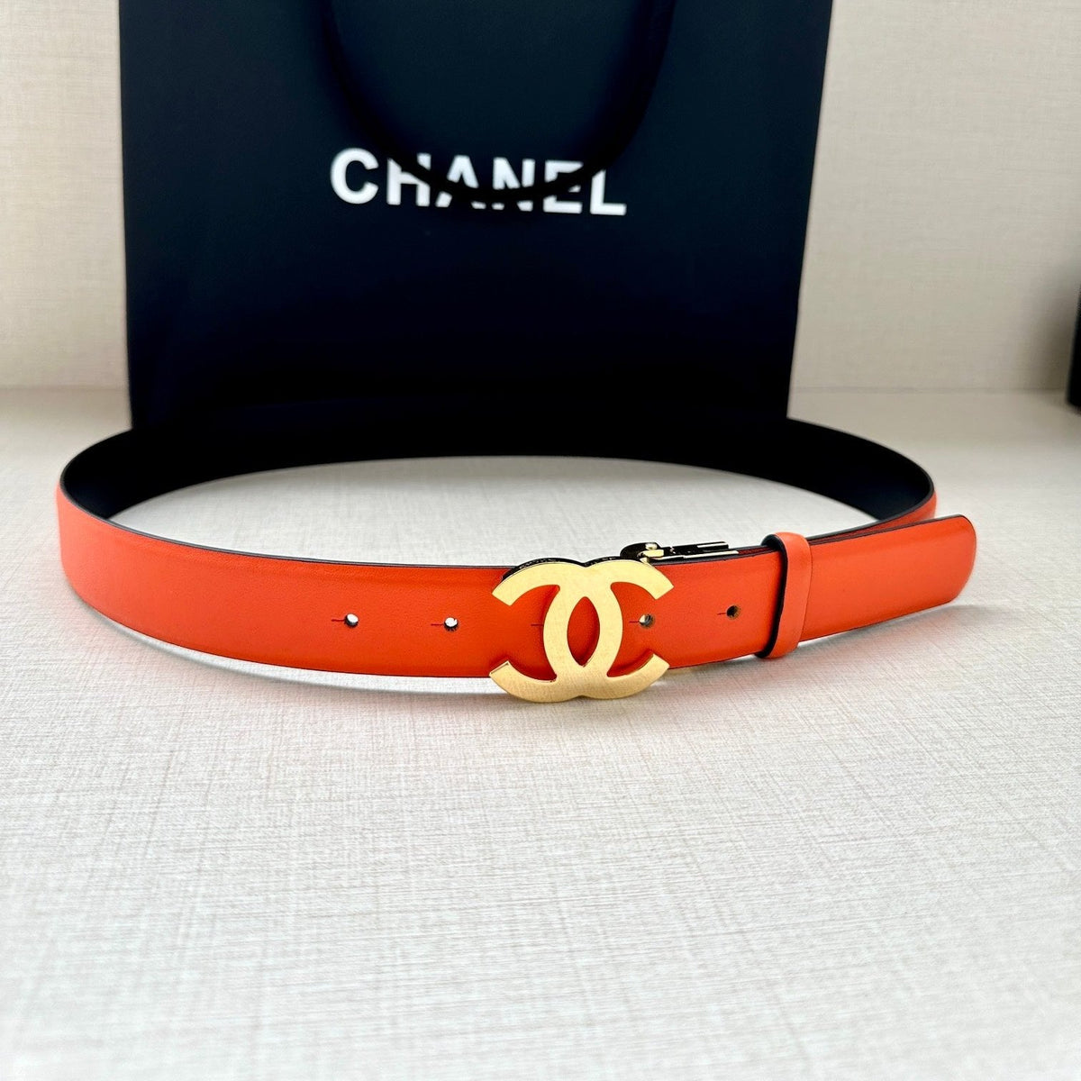 CC 30MM BELT IN FIRE ORANGE AND BLACK CALFSKIN WITH GOLD HARDWARE