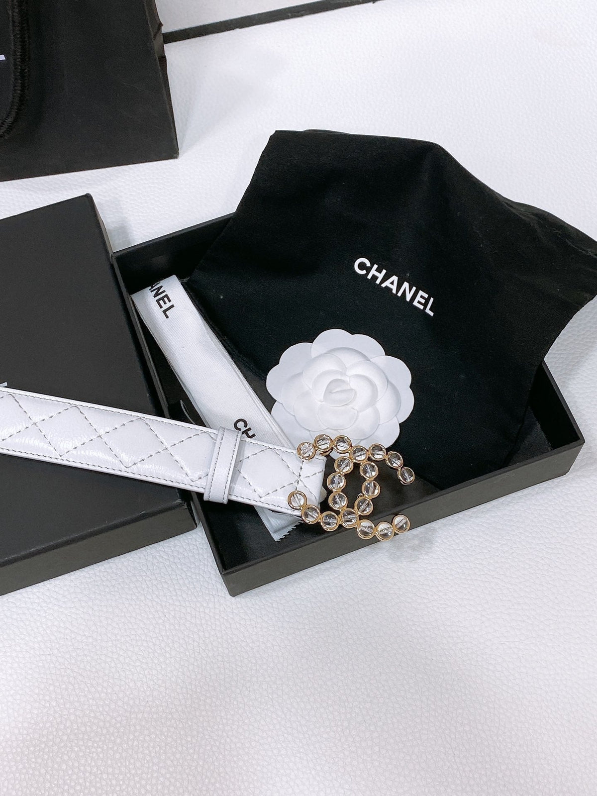 CC BELT 30 MM IN WHITE EMBROIDERED CALFSKIN PEARL LOGO WITH GOLD HARDWARE