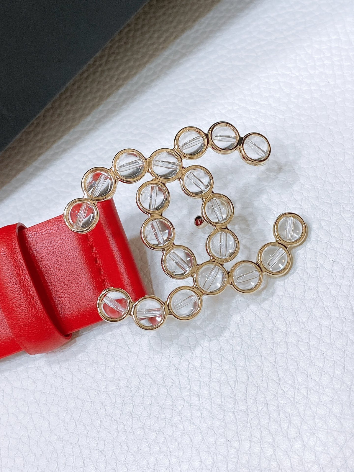 CC BELT 30 MM IN CHERRY RED CALFSKIN PEARL LOGO WITH GOLD HARDWARE