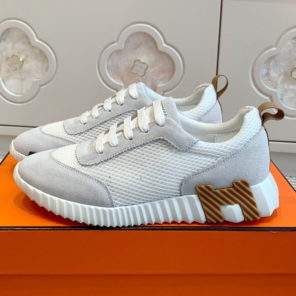 BOUNCING SNEAKER IN WHITE GRAPHIC MESH AND PASTEL GRAY SUEDE