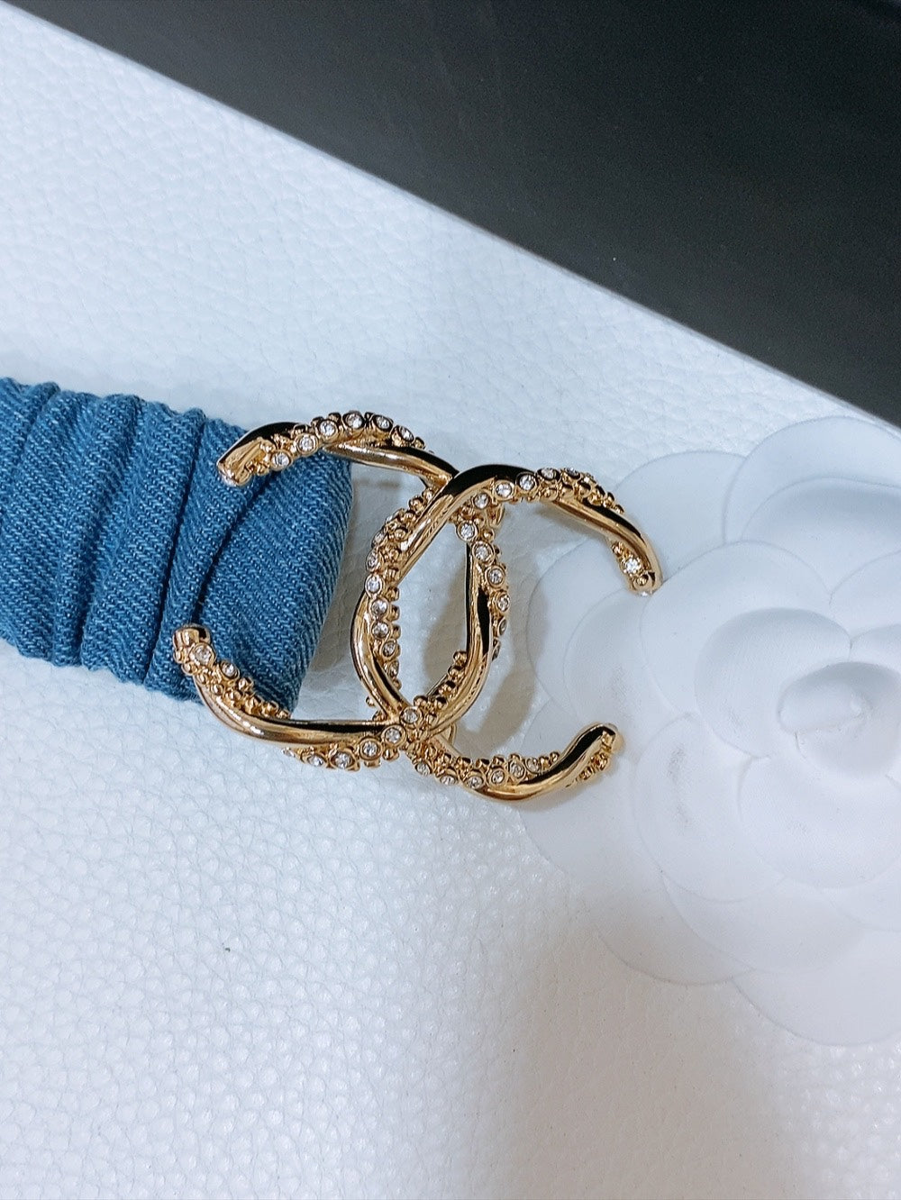 DOUBLE C ELASTIC BELT 30MM IN BLUE DENIM GOLD CRYSTAL BUCKLE