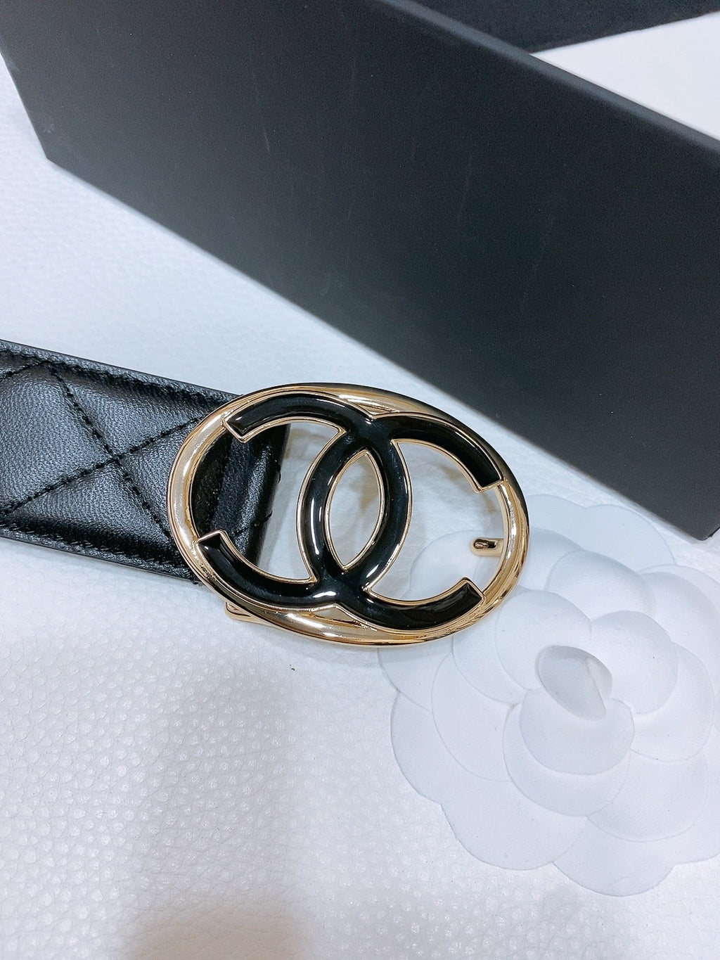DOUBLE C BELT 38MM IN BLACK QUILTED LAMBSKIN GOLD OVAL BUCKLE CENTERED BLACK LOGO