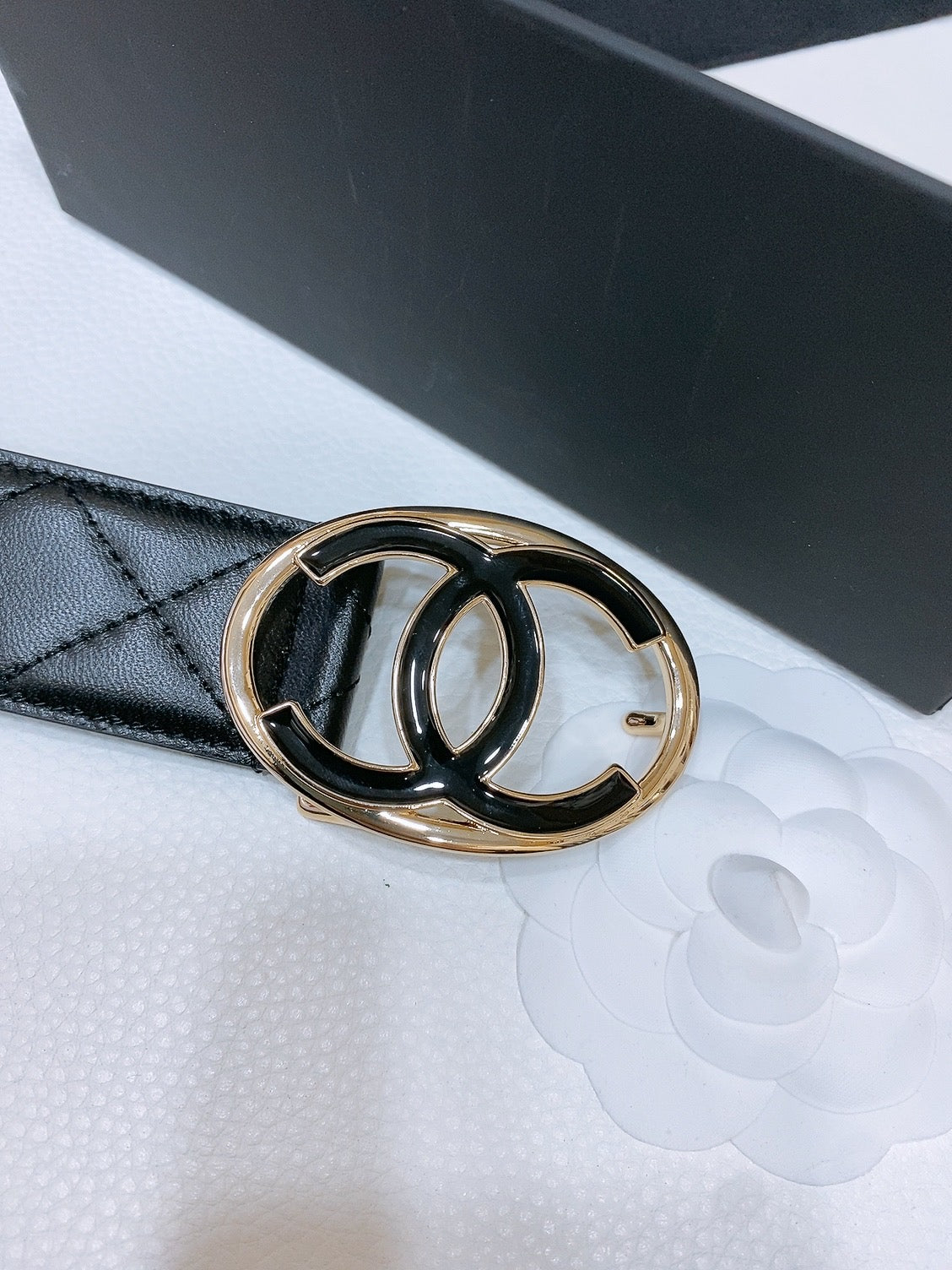 DOUBLE C BELT 38MM IN BLACK QUILTED LAMBSKIN GOLD OVAL BUCKLE CENTERED BLACK LOGO
