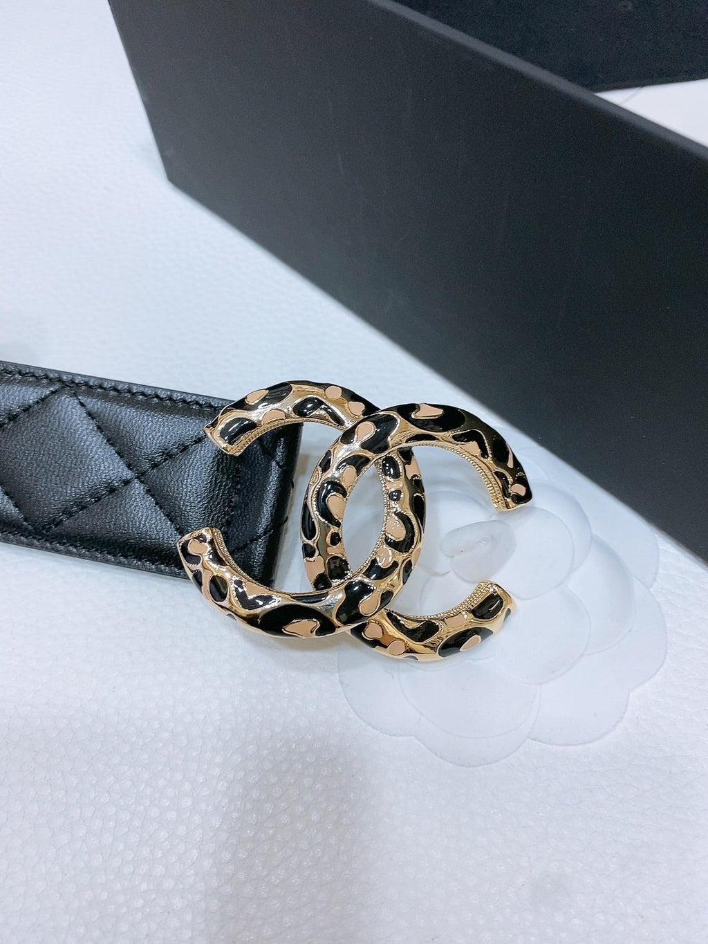 DOUBLE C BELT 38MM IN BLACK QUILTED LAMBSKIN WITH BLACK AND BEIGE LEOPARD PRINT BUCKLE