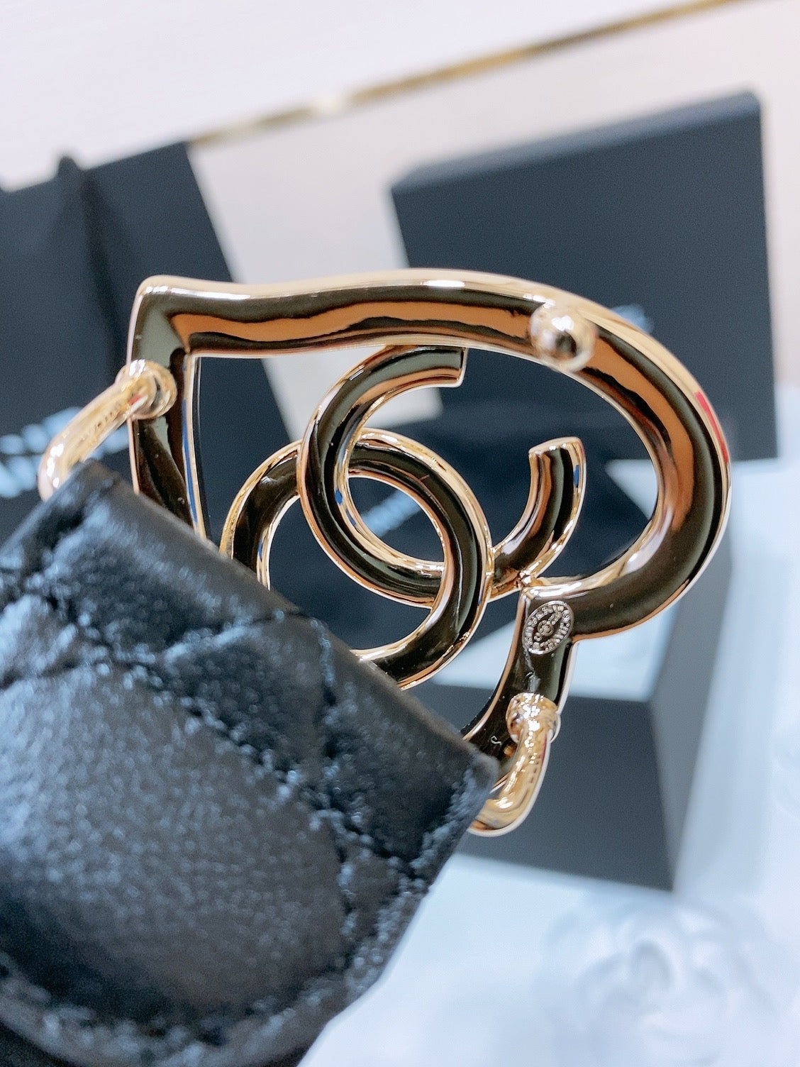 DOUBLE C 38MM IN BLACK QUILTED LAMBSKIN GOLD HEART BUCKLE