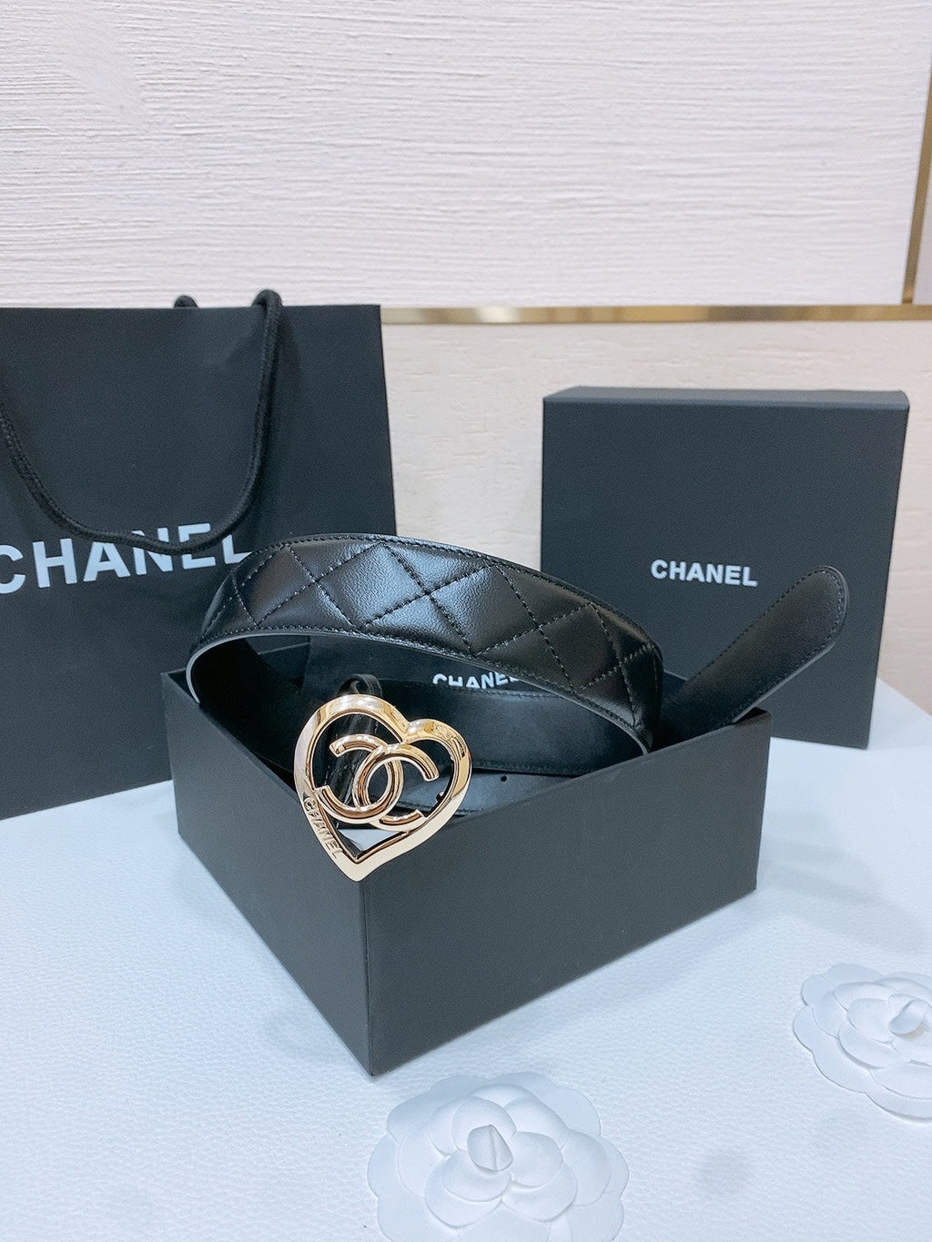 DOUBLE C 38MM IN BLACK QUILTED LAMBSKIN GOLD HEART BUCKLE