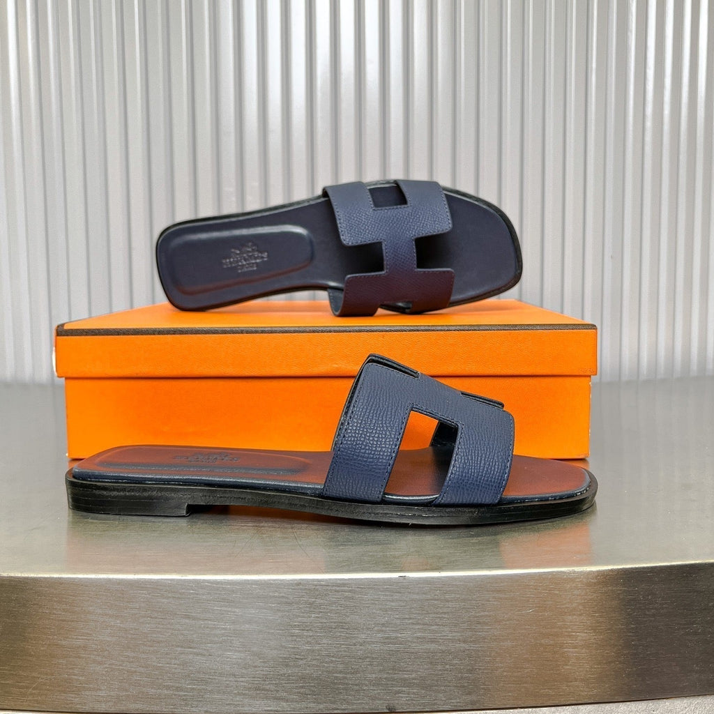0RAN SANDAL IN DARK BLUE CALFSKIN