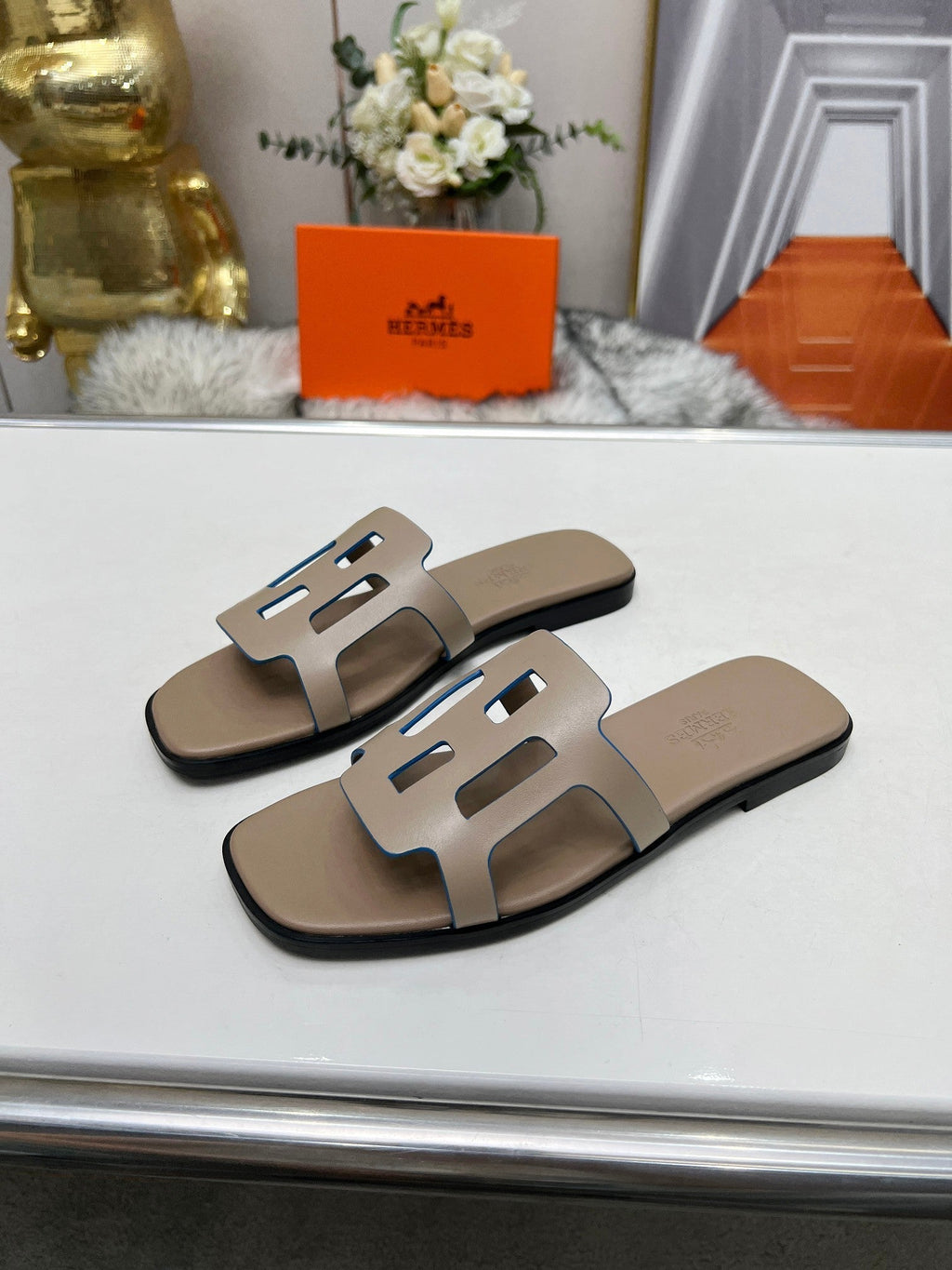 FLATFORM SANDAL LIGHT GRAY CALFSKIN
