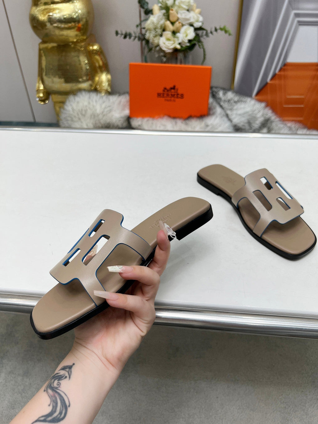 FLATFORM SANDAL LIGHT GRAY CALFSKIN
