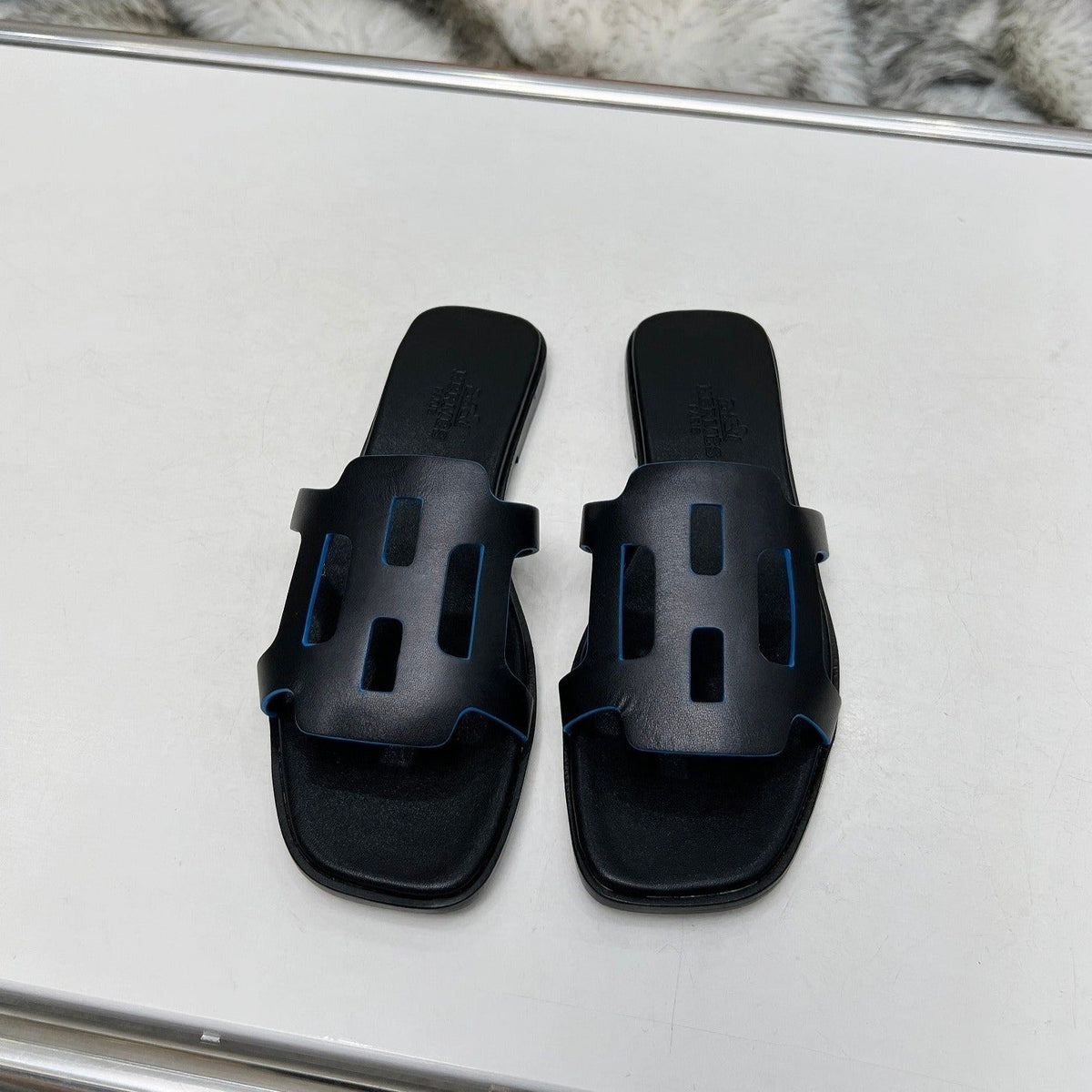 FLATFORM SANDAL BLACK CALFSKIN