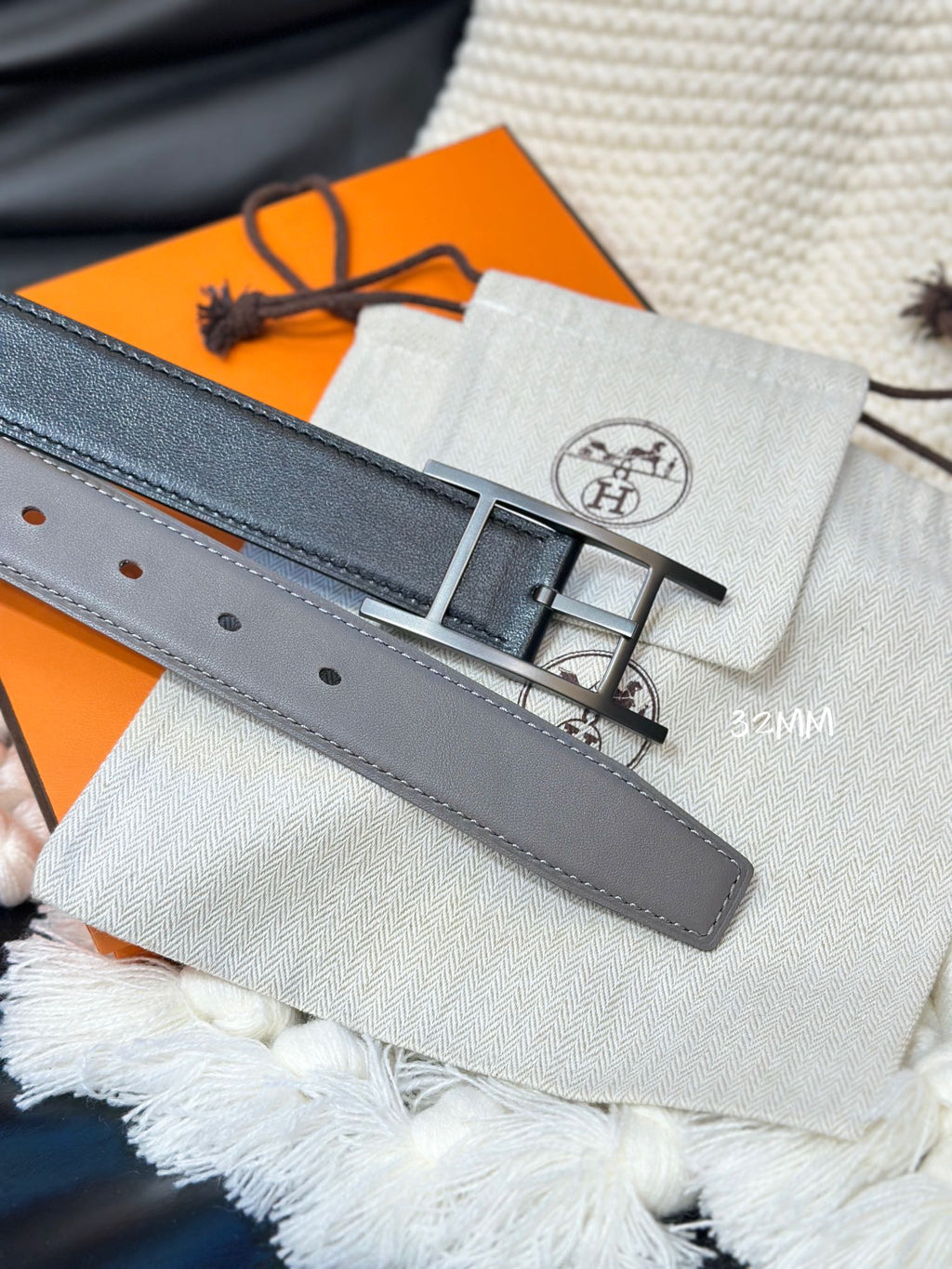 HM QUENTIN 32MM REVERSIBLE BELT BLACK AND KHAKI BROWN LEATHER BLACK HARDWARE