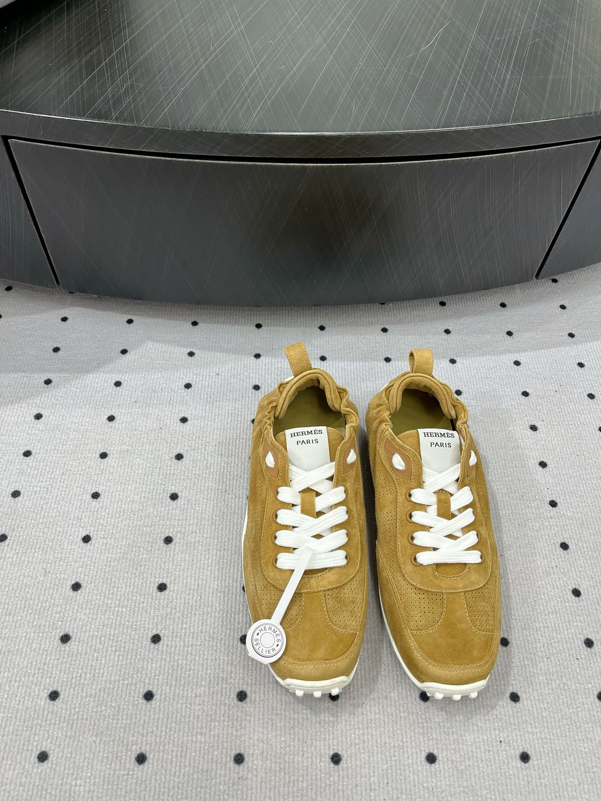 TRAIL SNEAKER IN DIJON YELLOW SUEDE