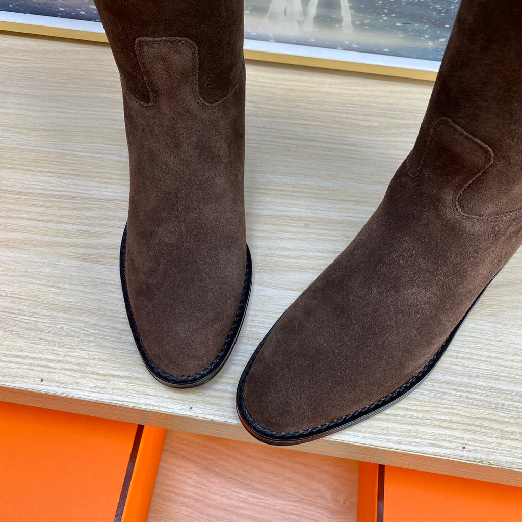 KNEE HIGH BOOTS IN CHOCOLATE BROWN SUEDE