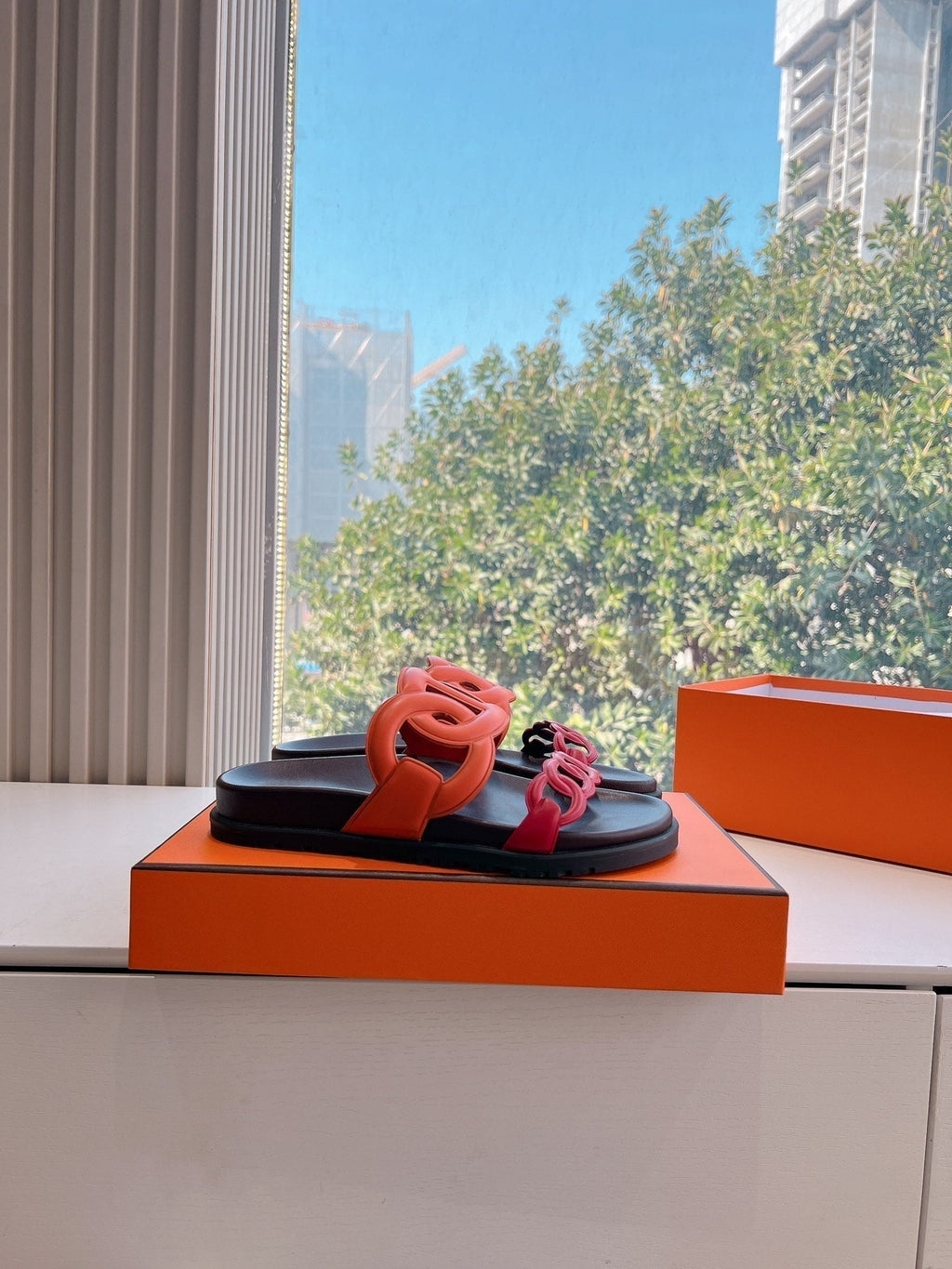 EXTRA SANDAL IN CHERRY RED MIX FIRE ORANGE CALFSKIN