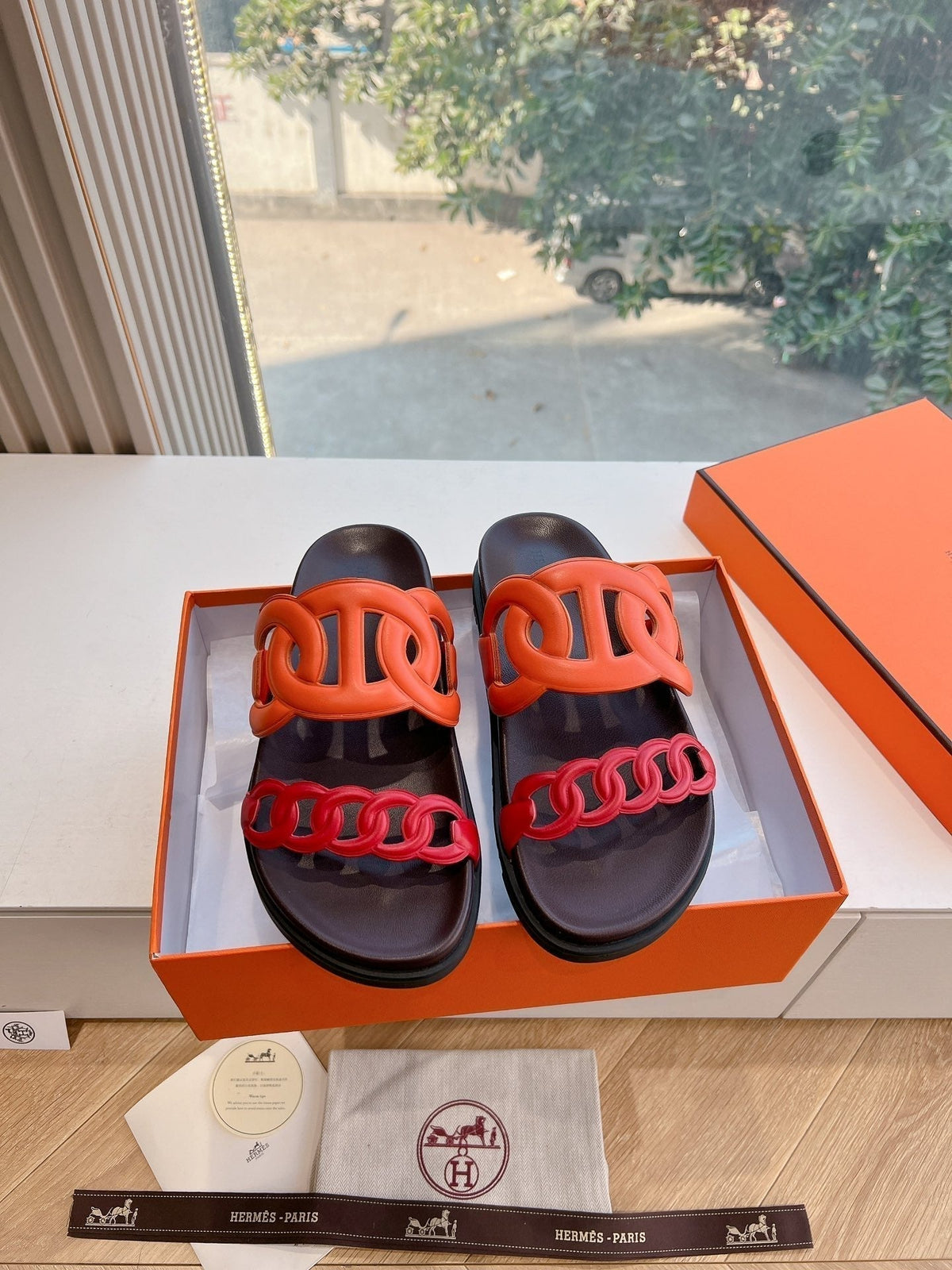 EXTRA SANDAL IN CHERRY RED MIX FIRE ORANGE CALFSKIN