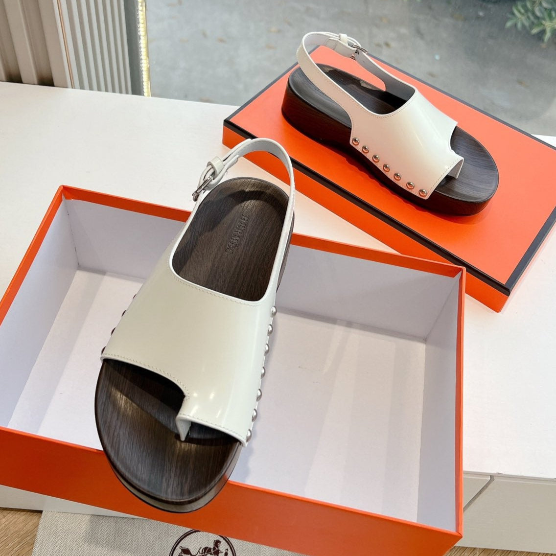 FLAT SANDAL IN WHITE CALFSKIN