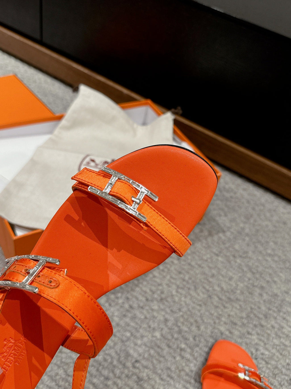 BUCKLE SANDAL BRIGHT ORANGE CALFSKIN