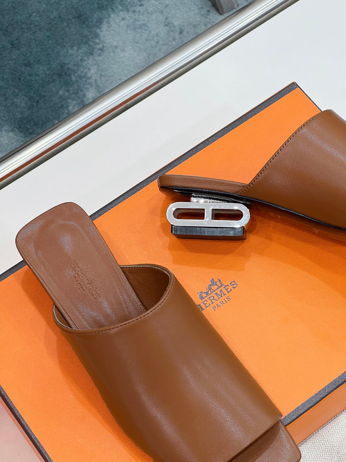 IDOLE SANDAL IN BRONZE BROWN CALFSKIN