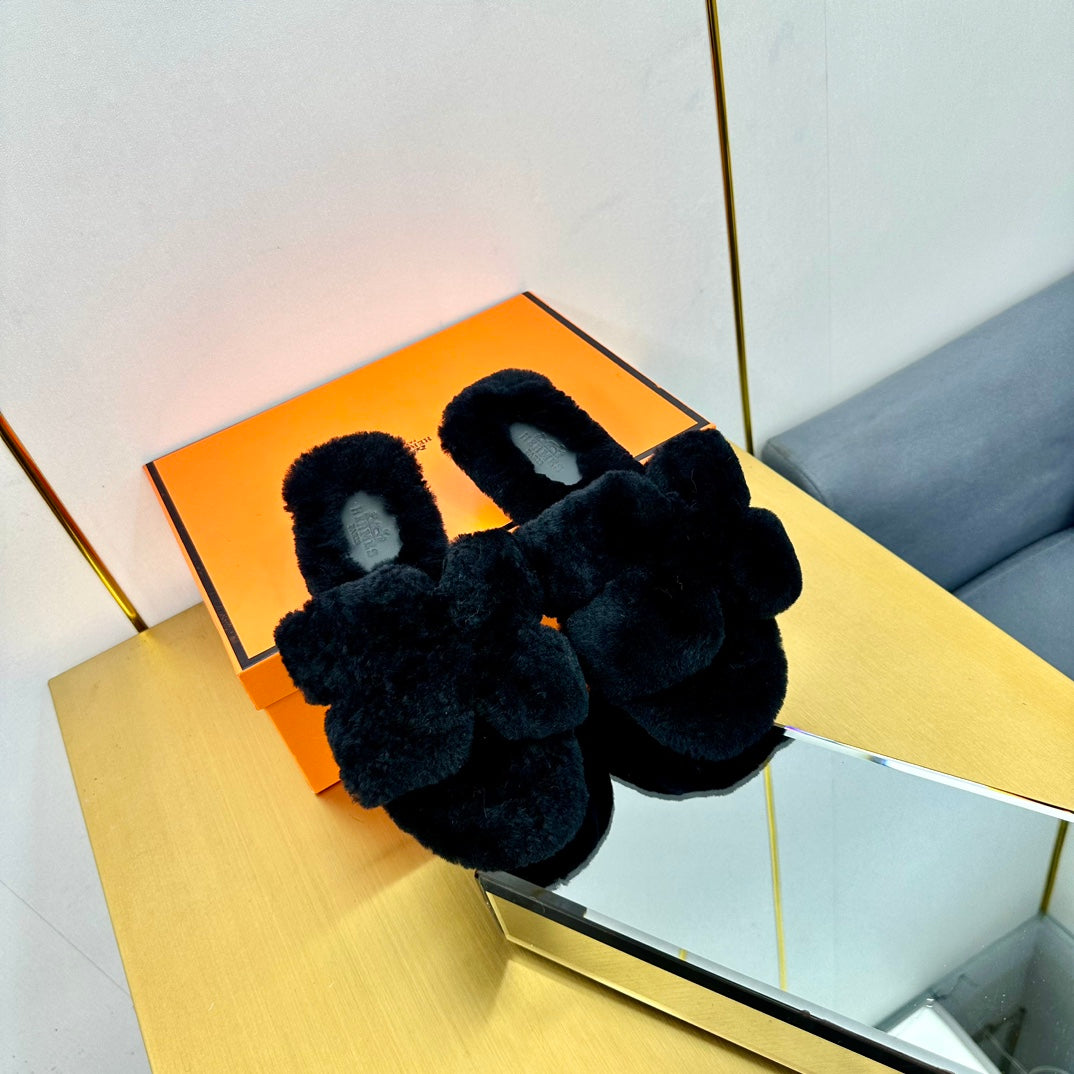 0RAN SHEARLING SANDALS BLACK