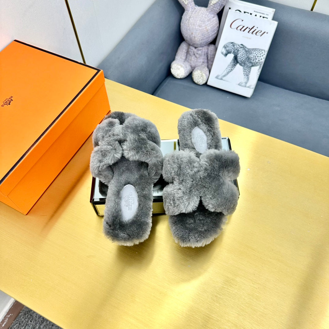 ORAN SHEARLING SANDALS SMOKE GRAY