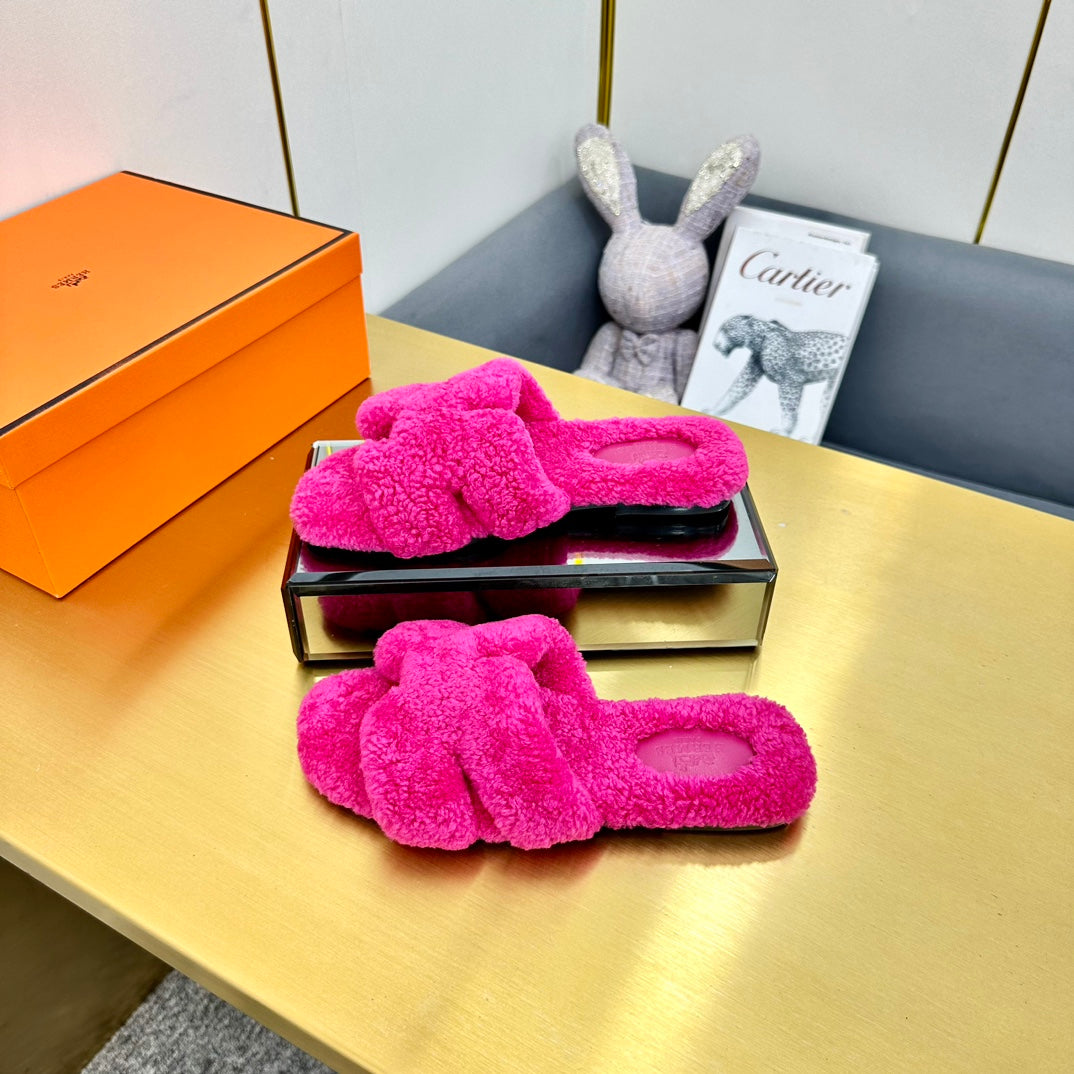 ORAN SHEARLING SANDALS BRIGHT PINK