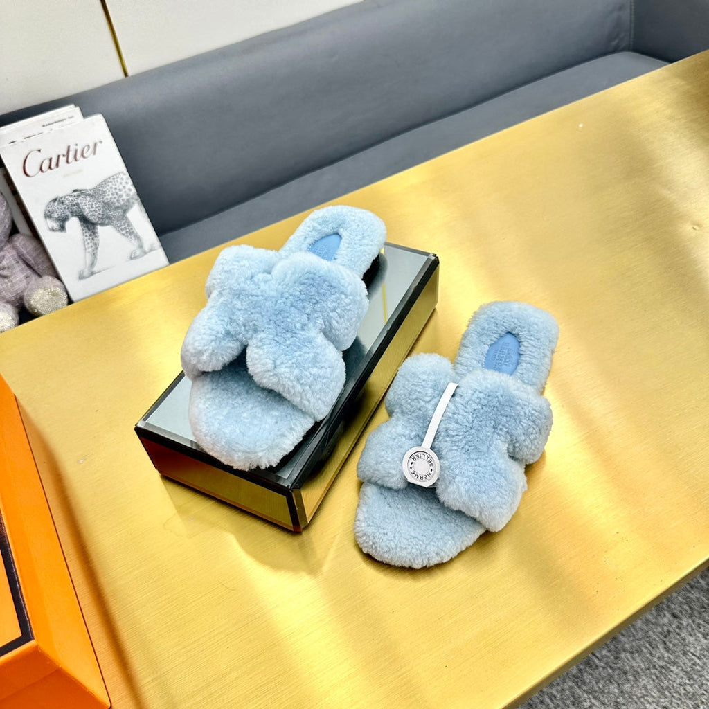 ORAN SHEARLING SANDALS POWDER BLUE