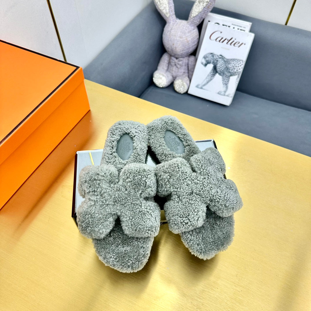 ORAN SHEARLING SANDALS RHINO GRAY