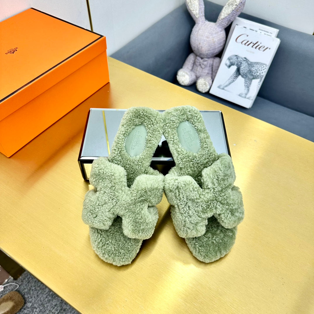 ORAN SHEARLING SANDALS JADE GREEN