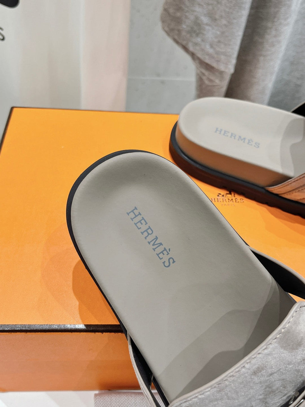 EMPIRE SANDAL LIGHT GRAY SUEDE