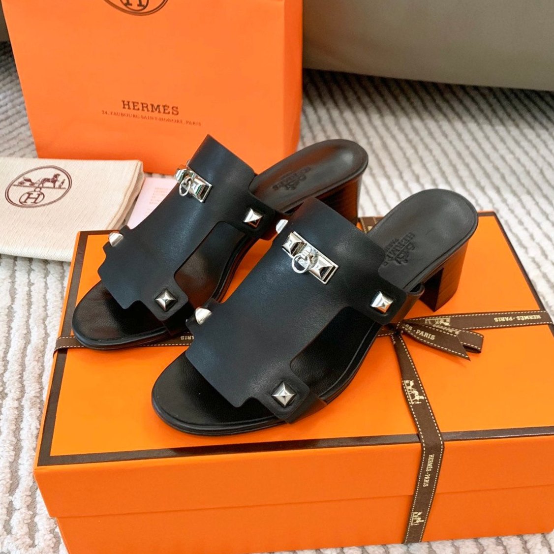 INVINCIBLE 50 SANDAL IN BLACK CALFSKIN