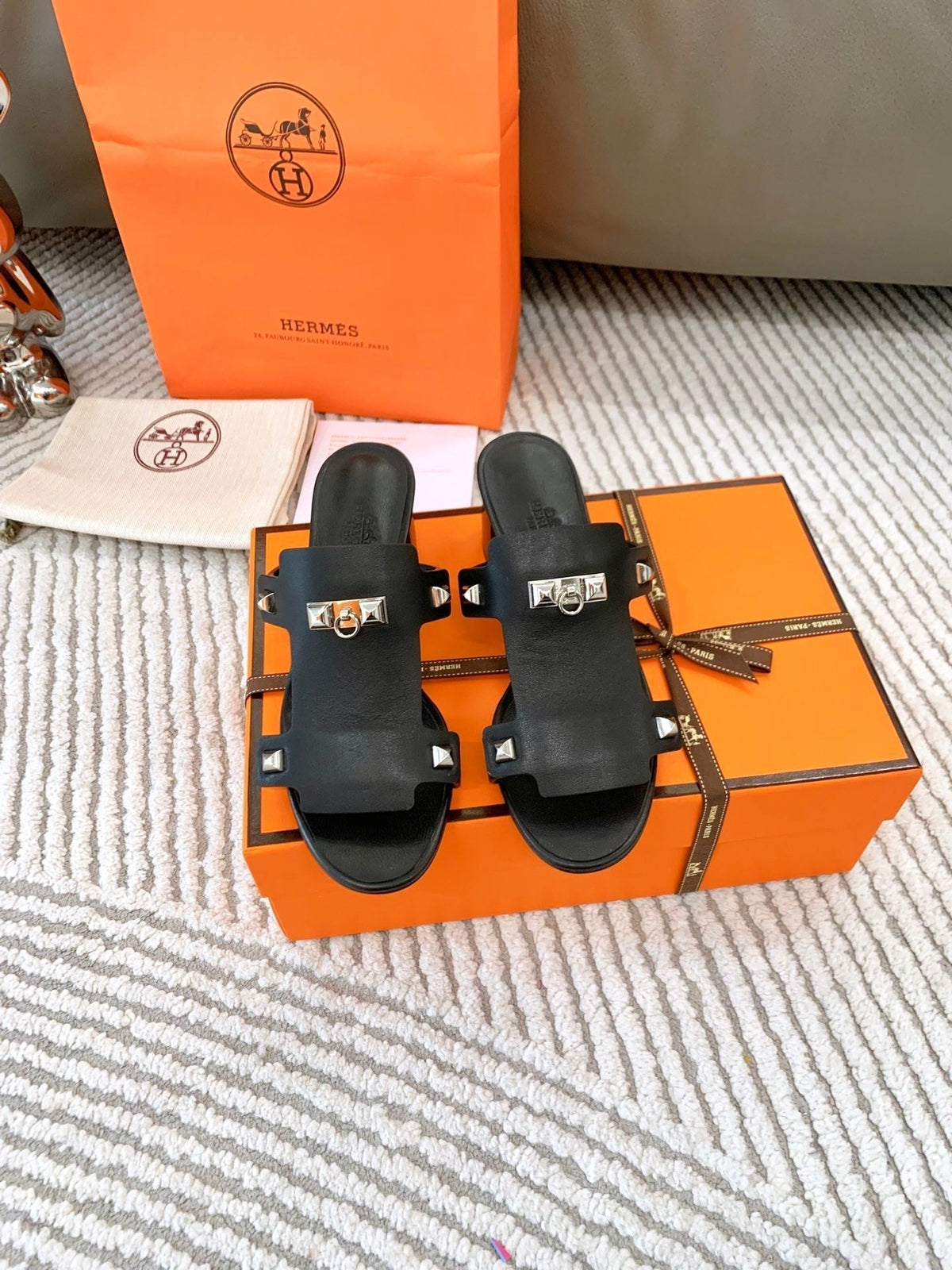 INVINCIBLE 50 SANDAL IN BLACK CALFSKIN
