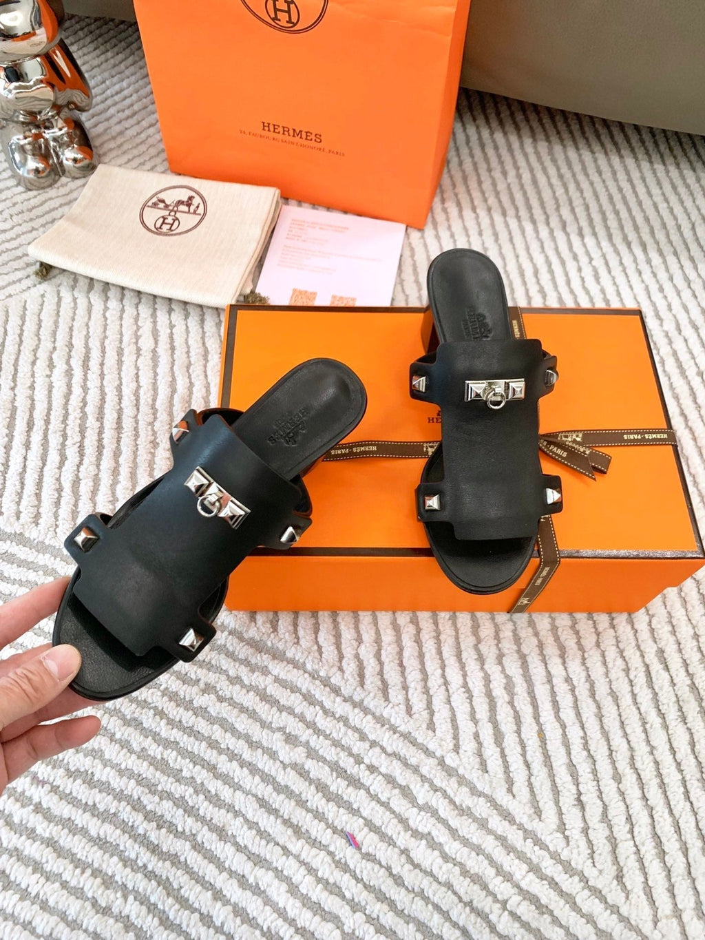 INVINCIBLE 50 SANDAL IN BLACK CALFSKIN