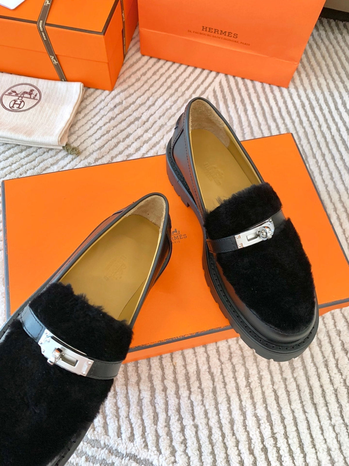 ICONE LOAFER IN BLACK CALFSKIN WITH BLACK SHEARLING